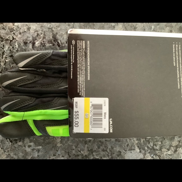 Adult Size Medium Under Armour Highlight Football Receiver Gloves - Picture 3 of 3